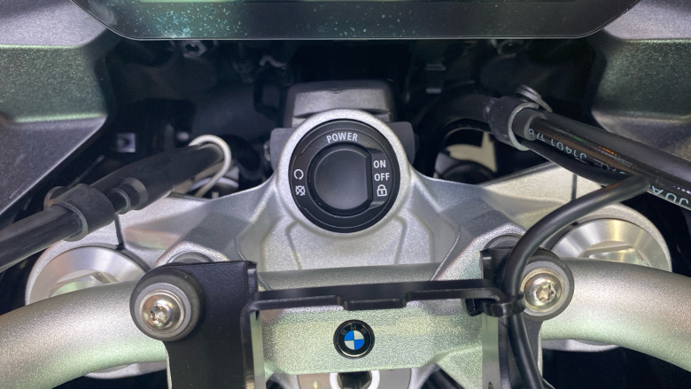 BMW F900 XR
